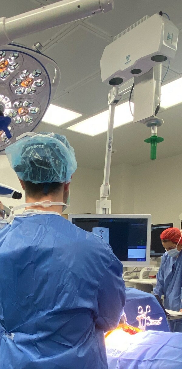 Dr. Jonathan Lewin Performs the First Surgery in the State of New Jersey with PathKeeper Surgical Spinal Navigation System